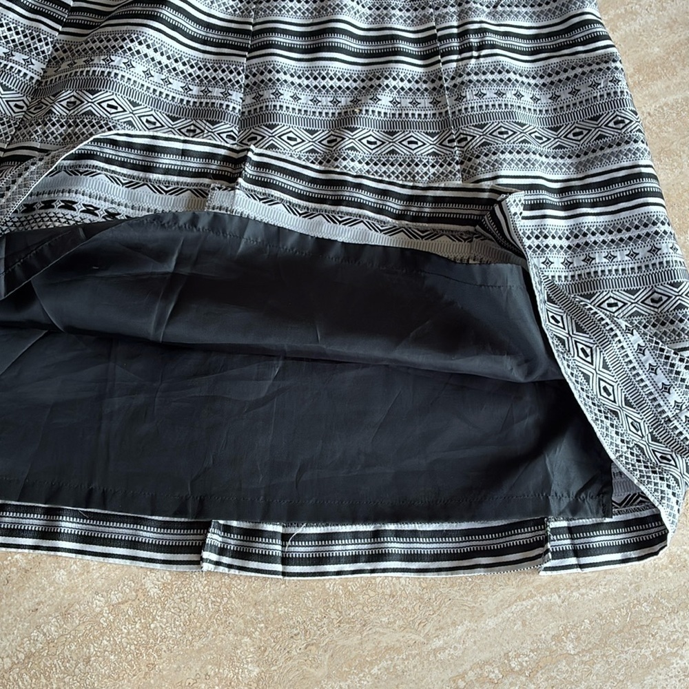 Nine Wear skirt, full with pleats, black & white woven stripe & pattern. 16 EUC - Picture 8 of 17